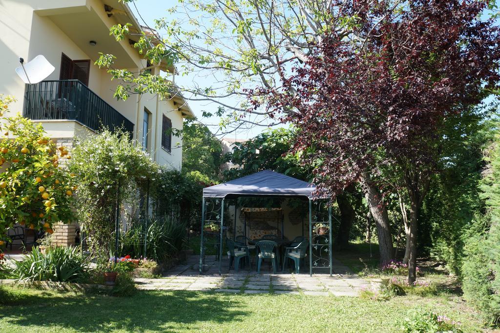 Bed and Breakfast Il Giardino Penne Esterno foto